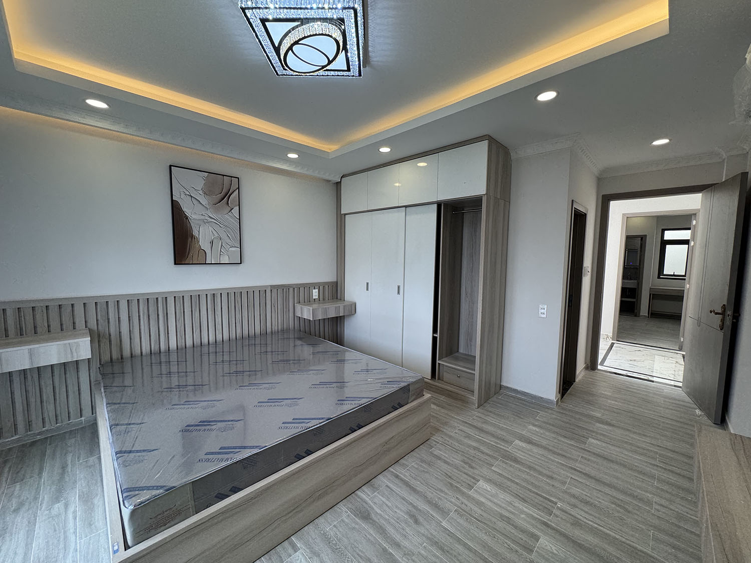 Nhà phố mới 100%, DTKV: 4mx12,5m, vuông, 4 tầng, full nội thất, hẻm xe hơi khu Vip NGUYỄN VĂN TRỖI